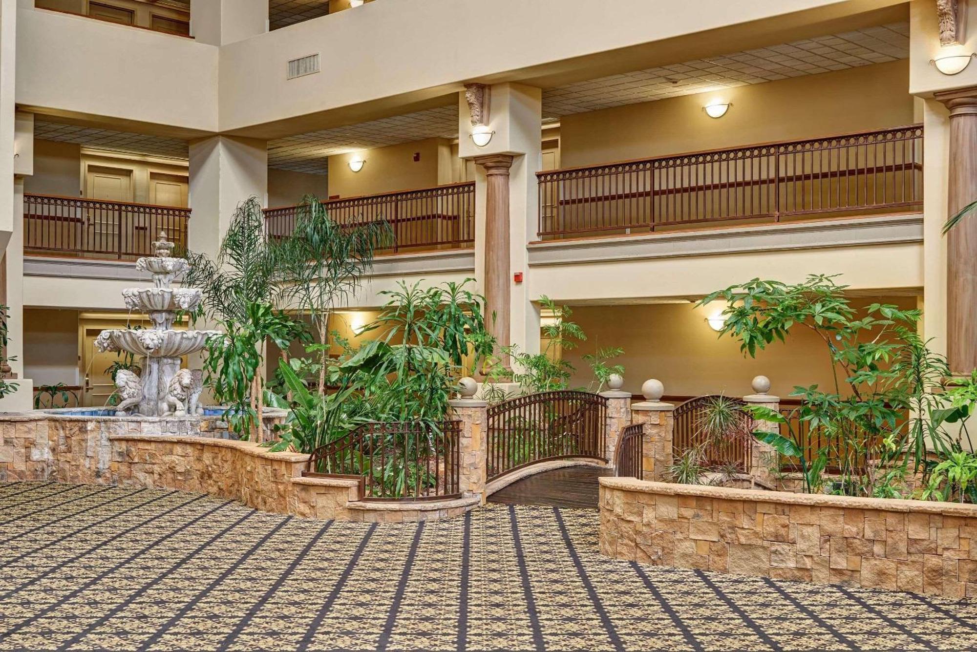 Radisson Hotel El Paso Airport Exterior photo