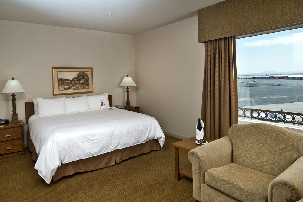 Radisson Hotel El Paso Airport Room photo