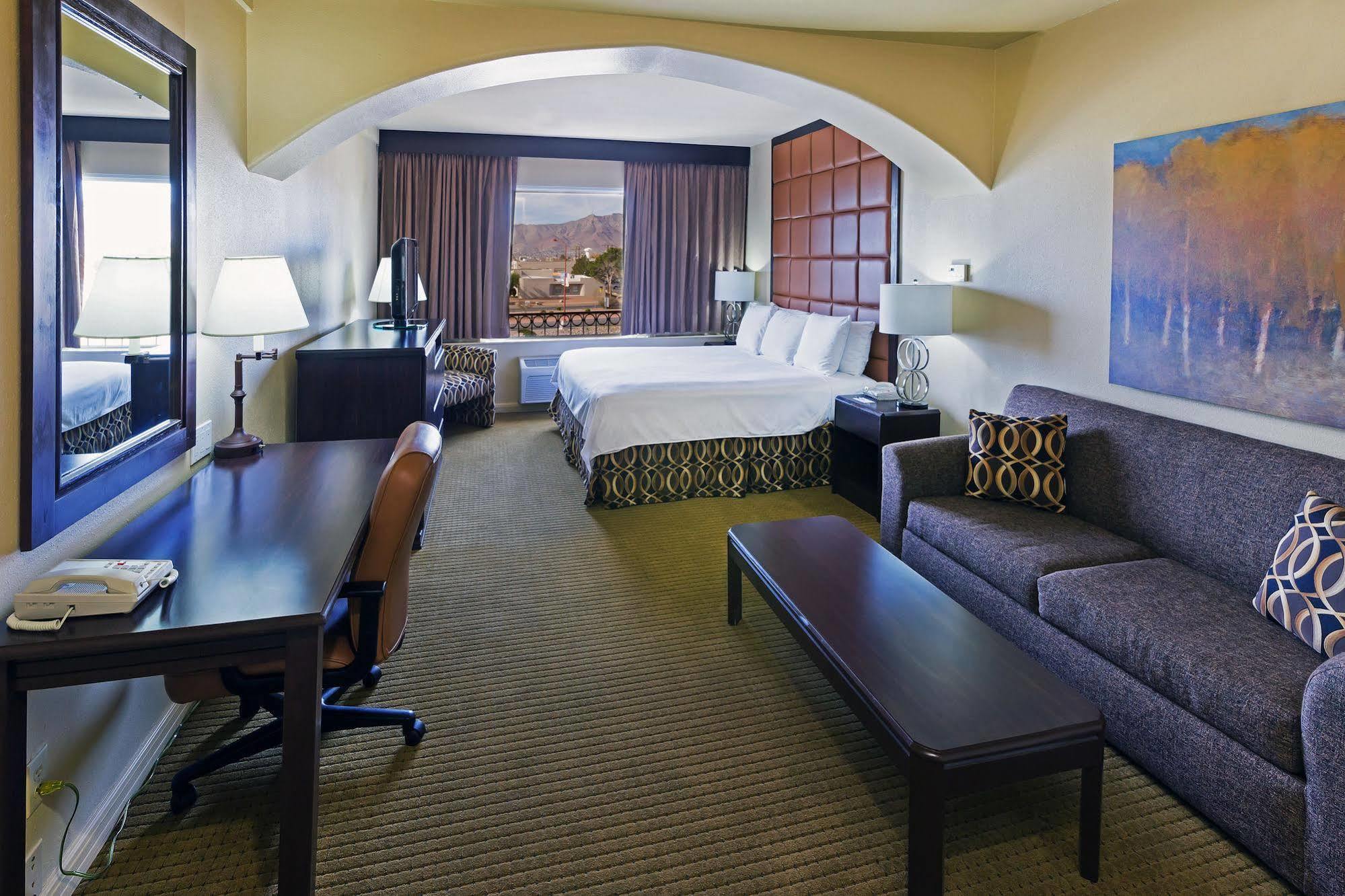 Radisson Hotel El Paso Airport Room photo